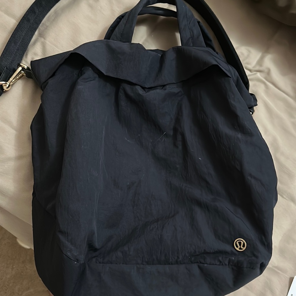 Lululemon on my level bag